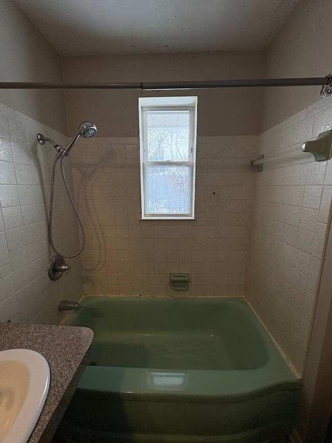 Building Photo - Three bedroom two bathroom single story home for rent