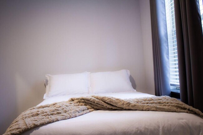 Building Photo - 1439 N Telluride St