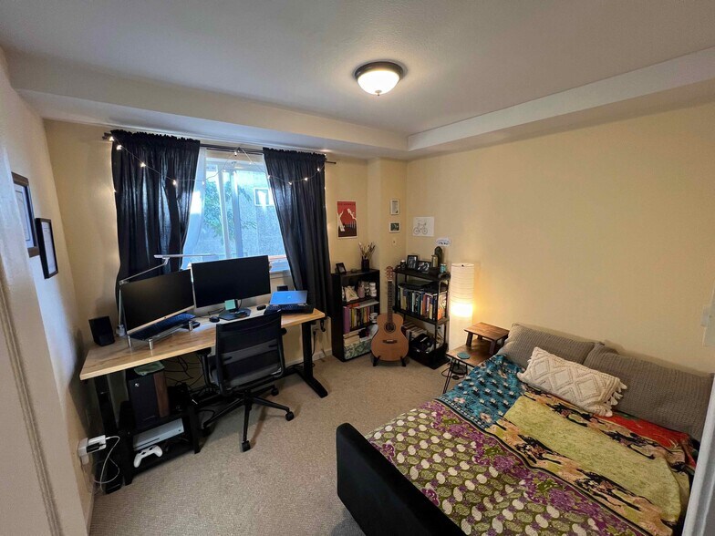 102 bedroom 1 - 631 N Garden St