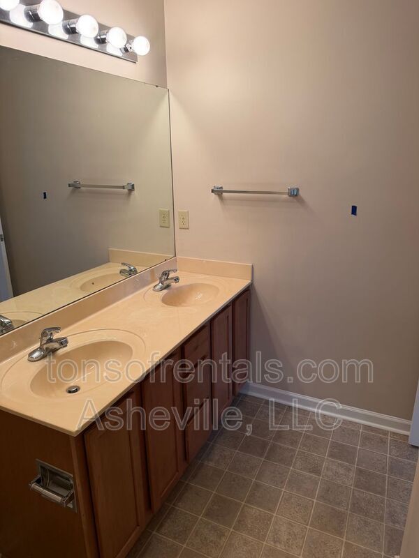 Building Photo - 149 Morningside Ln