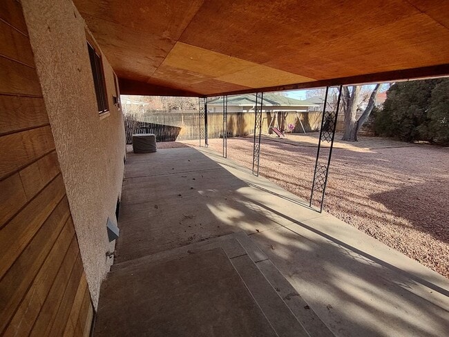 Building Photo - ALL PROSPECTIVE TENANTS MUST SUBMIT A $58 ...