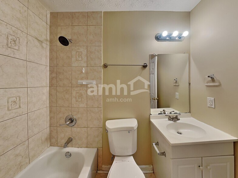 Building Photo - 5110 Salem Dr