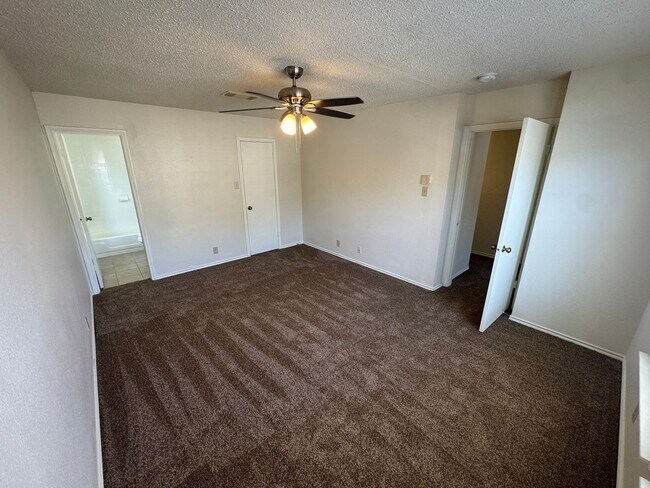 Building Photo - 8928 Kenton Briar