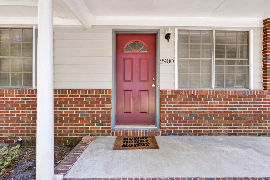 Building Photo - 2900 Holt Dr