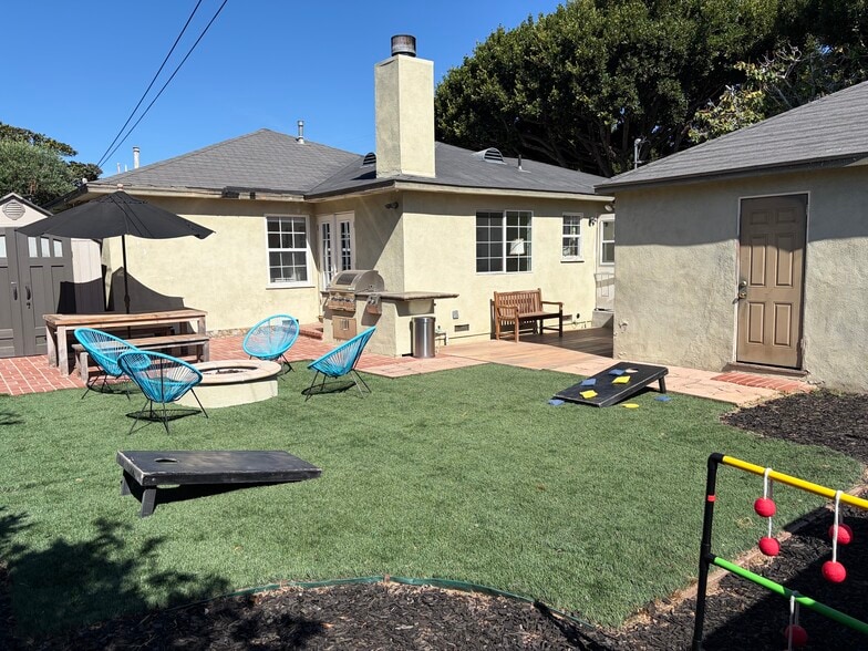 Building Photo - 8300 Altavan Ave