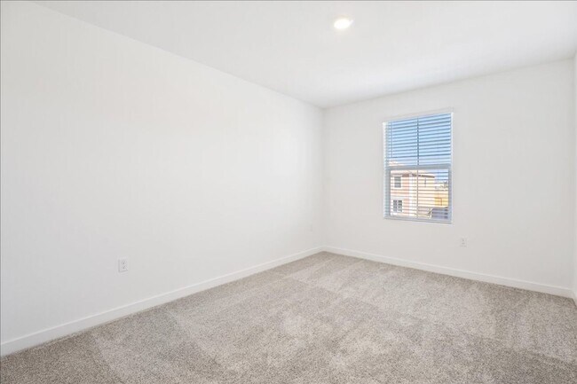 Building Photo - 1052 Lost Creek Ranch Dr