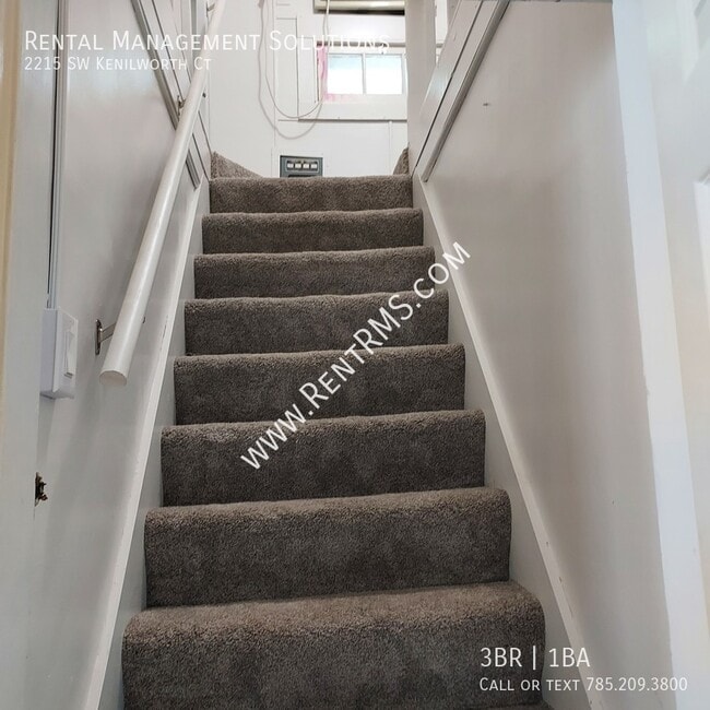 Building Photo - 2215 SW Kenilworth Ct