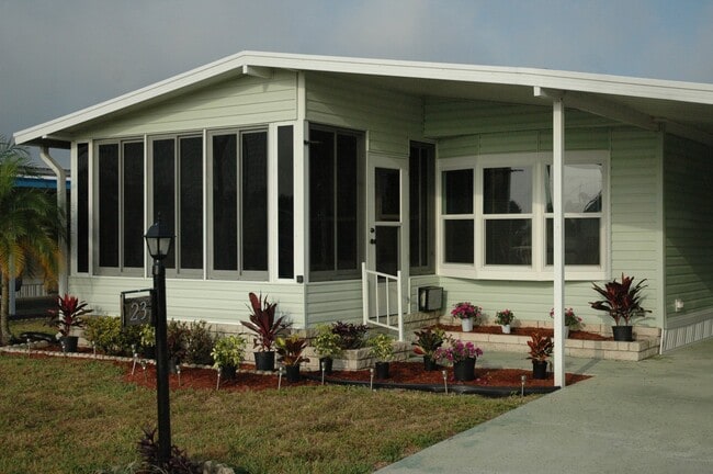 Building Photo - 23 Kinsmen Dr