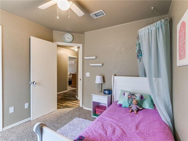 Building Photo - Gorgeous Home Located In Choctaw!!!