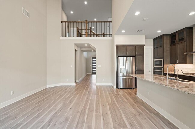Building Photo - 336 Saturnia Dr