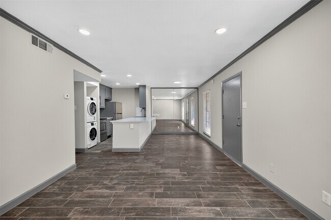 Building Photo - 8931 Gaylord Dr