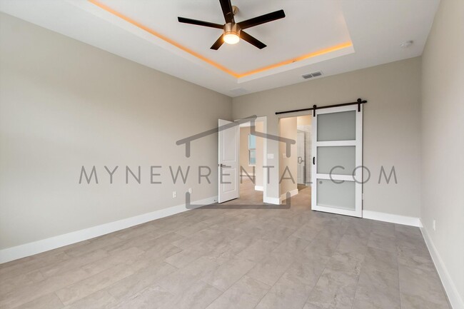 Building Photo - Deposit-Free! Get $1,000 OFF your first mo...
