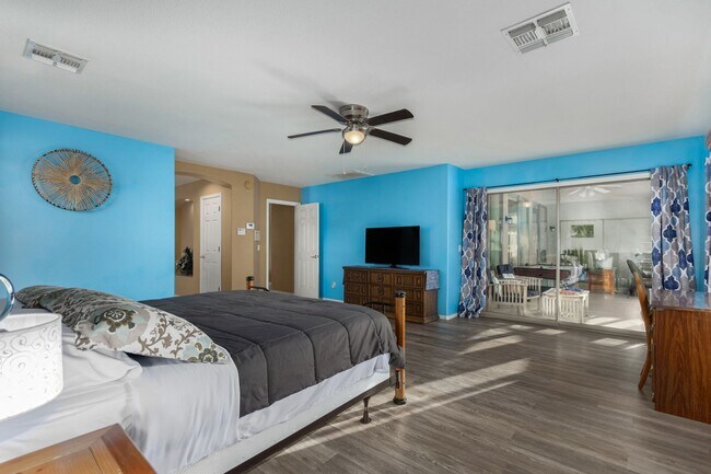 Building Photo - Spectacular 5 bdrm Home, OFFERS SOLAR ELECTRIC!