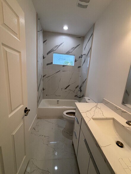 2nd Bathroom - 729 Lamar St E