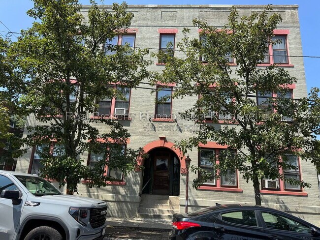 Building Photo - 44 Pingree St