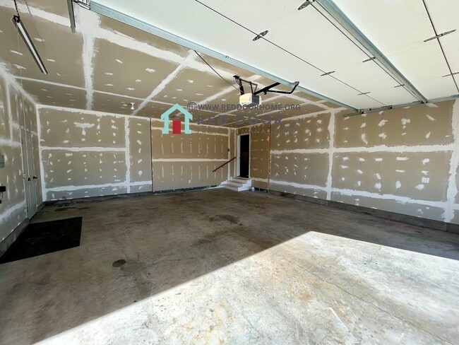 Building Photo - Modern 4 Bed, 3 Bath Home – Pet Friendly w...