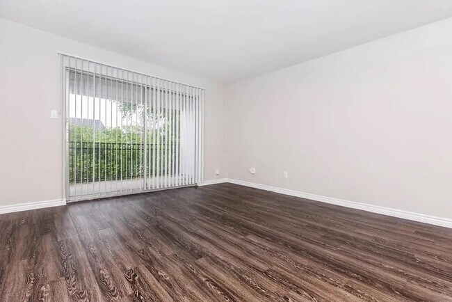 Building Photo - 4400 Memorial Dr