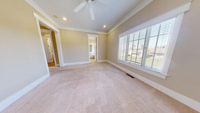 Building Photo - 986 Pembroke Pl