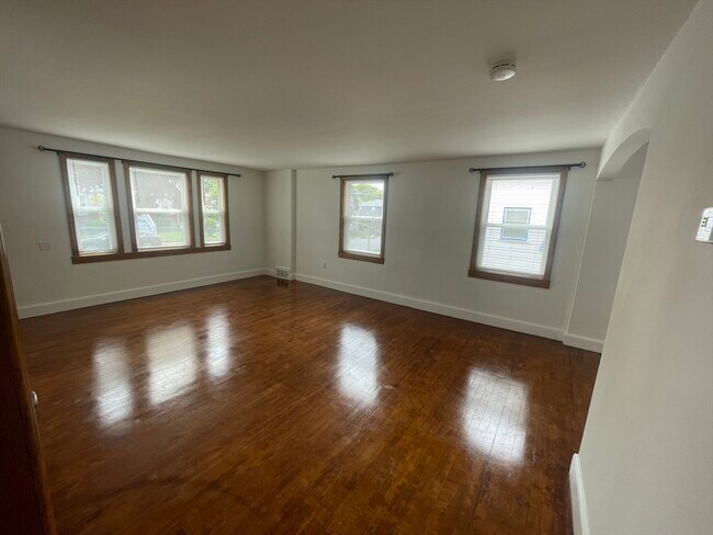 Building Photo - 80 Gladeside Ave