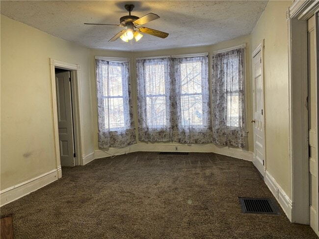 Building Photo - 49 Bridge St