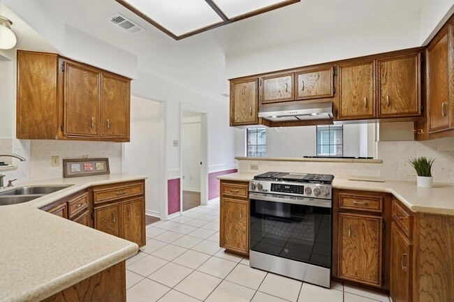 Building Photo - 306 Woodstone Dr