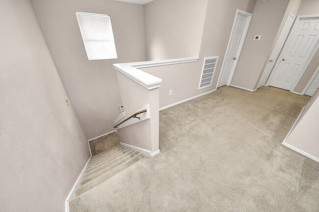 Building Photo - 3919 Vauxhall Dr S