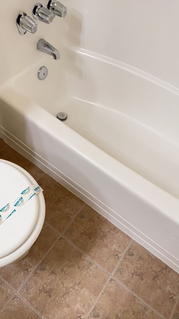 Building Photo - Large 2 bedroom + 1 bath upstairs unit.