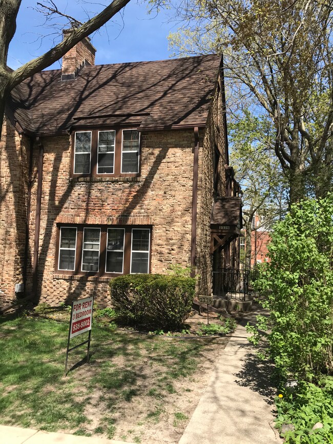 Primary Photo - 2226 Kendall Avenue