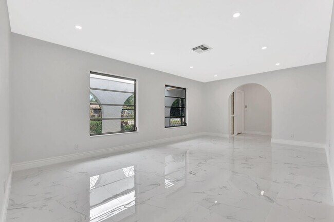 Building Photo - 10251 NW 39th Ct