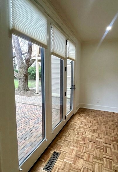 Building Photo - 672 Mohawk St