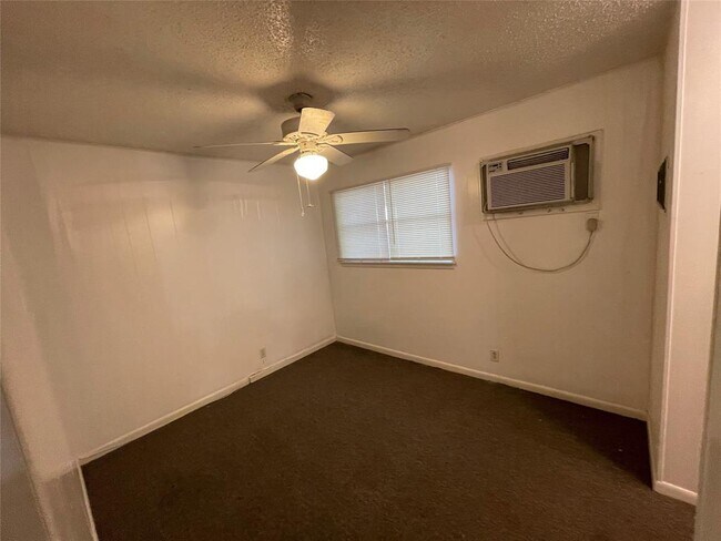 Building Photo - 2711 Hemphill Park
