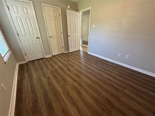 Building Photo - 6626 Woodside Ct E