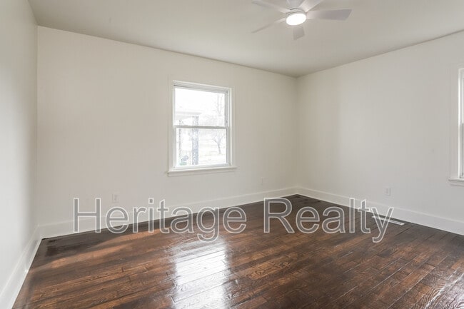 Building Photo - 921 Shamrock Ave