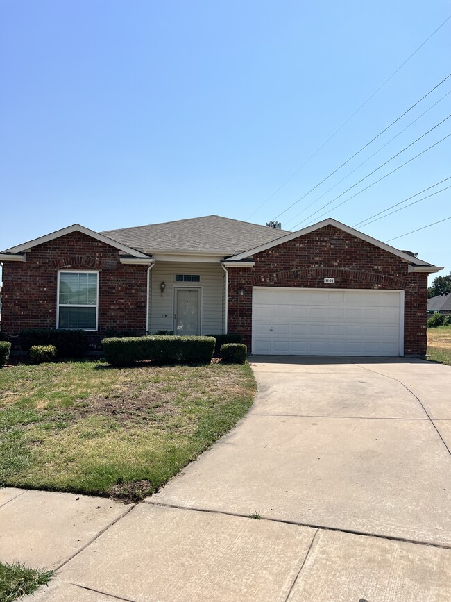 Primary Photo - 1101 Roundhouse Dr