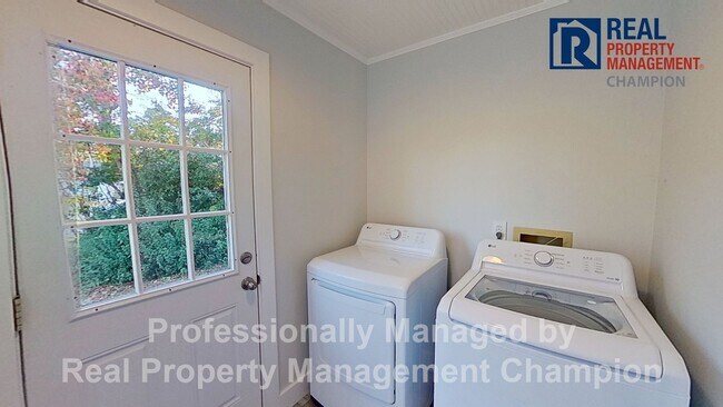 Building Photo - Beautifully Updated Home Featuring Fenced ...