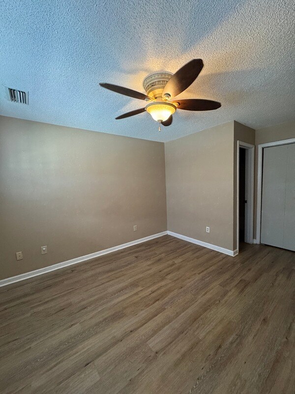 Building Photo - 7700 Porcher Dr