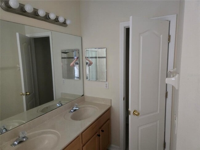 Building Photo - 4939 Solimartin Dr