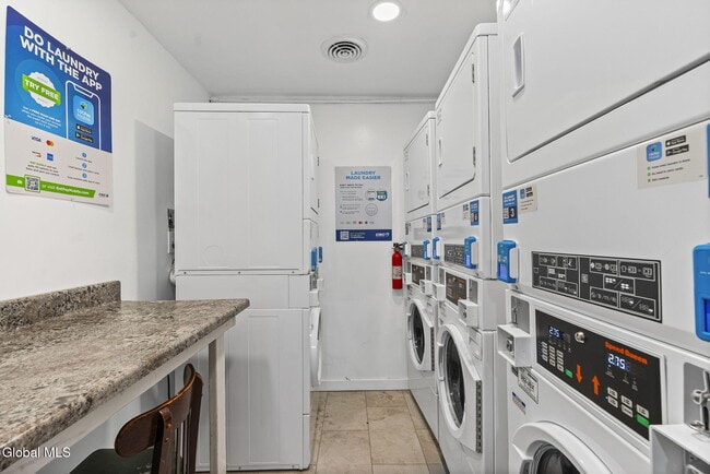 Building Photo - 5 Broadway