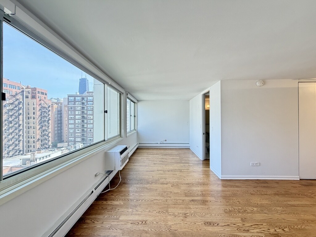 Building Photo - 1442 N Dearborn St