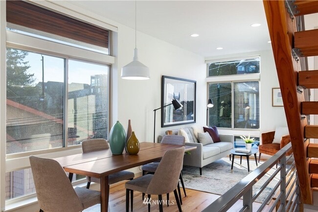 Building Photo - Modern 4-Bedroom Townhome in the Heart of ...