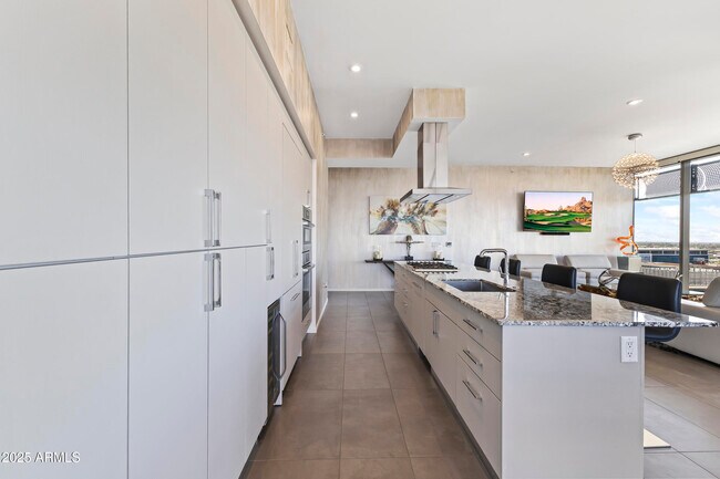 Building Photo - 7180 E Kierland Blvd