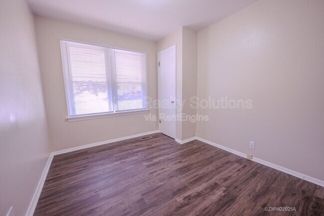 Building Photo - 10200 Tappan Dr