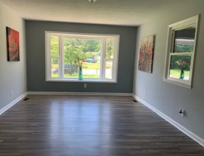 Building Photo - Cozy Ranch Home w/ Enclosed Sunroom, Fully...
