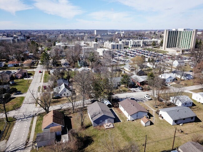 Building Photo - 7th and Roosevelt - Available August 2026