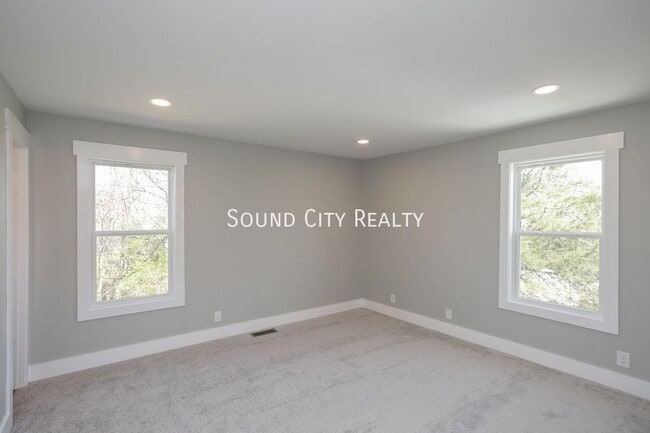 Building Photo - 1608 Autumn Ridge Dr