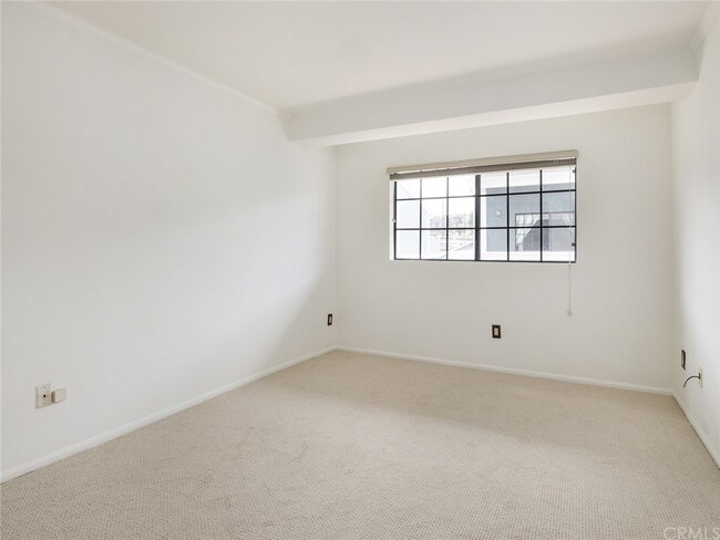 Building Photo - 2019 Carnegie Ln