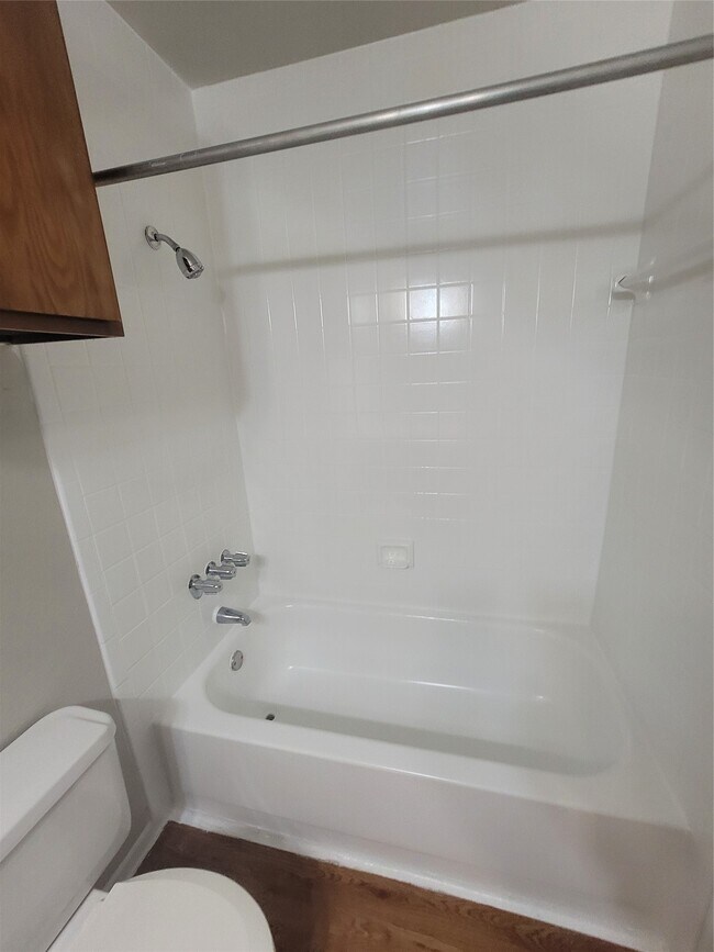 Building Photo - 7250 W Greens Rd