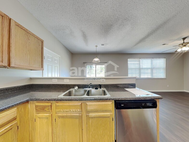 Building Photo - 121 Golden Crest Ct