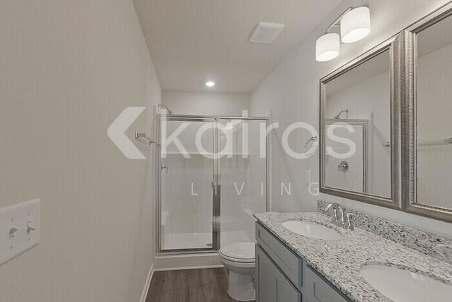 Building Photo - 2407 Banyan Cir