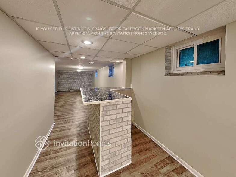 Building Photo - 2911 W 85th St